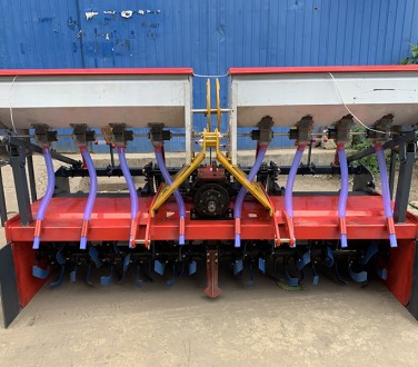 起壟鎮(zhèn)壓播繩施肥鋪滴灌帶一體機(jī)