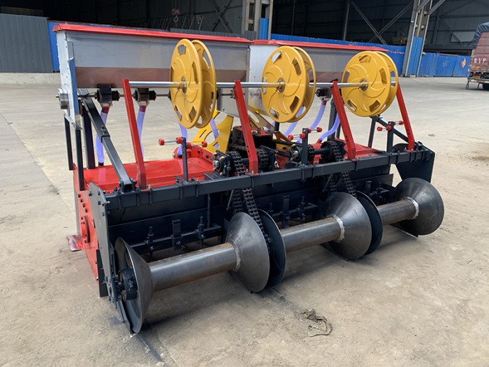 起壟鎮(zhèn)壓播繩施肥鋪滴灌帶一體機