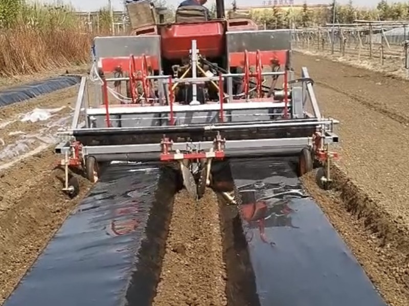 起壟鎮(zhèn)壓覆膜一體機